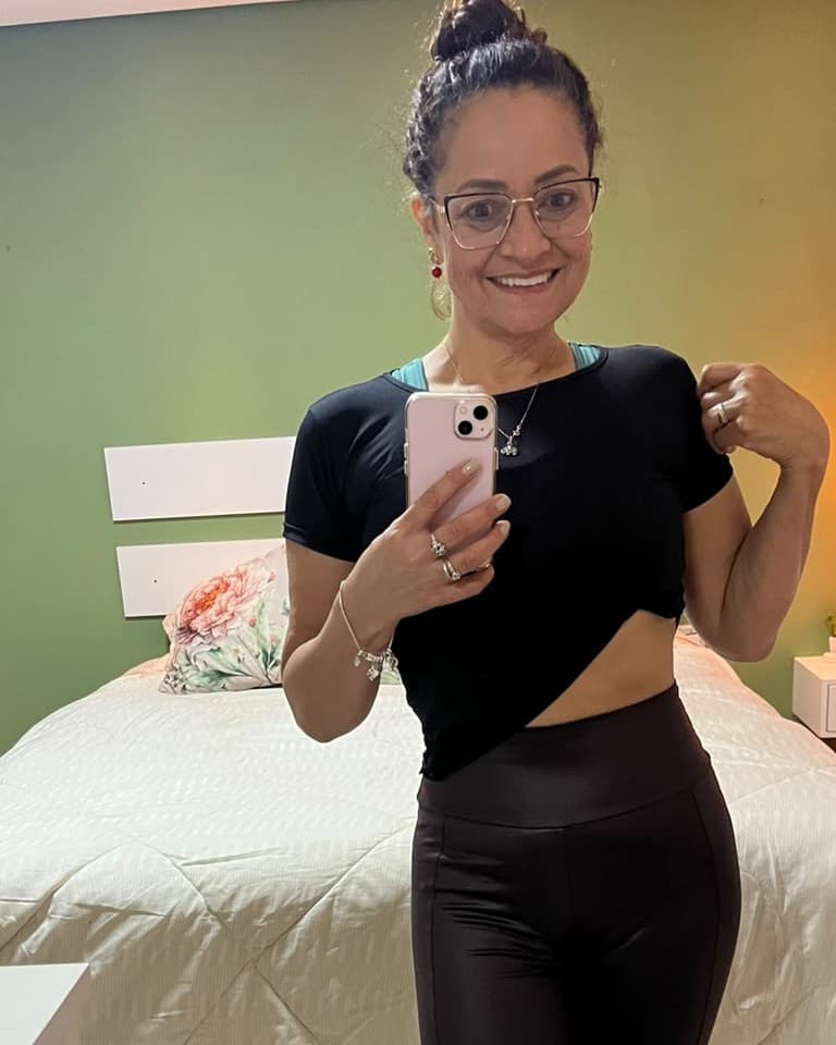 Sirlei, aluna da Neide, em roupa de treino.